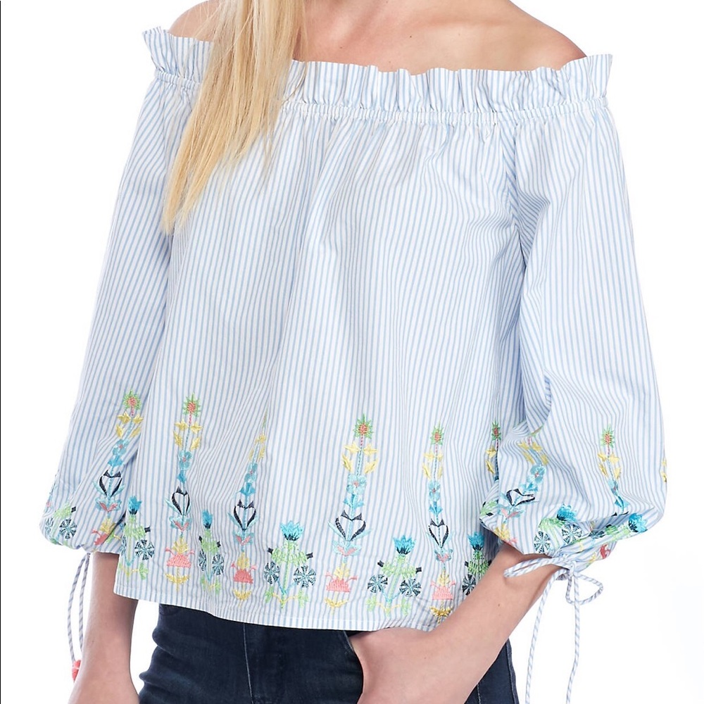 ✨NWT Crown & Ivy Embroidered Tie Sleeve Top